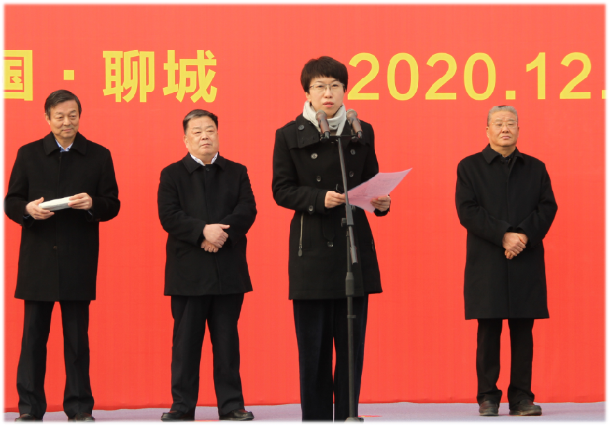 市委副書(shū)記、市長(zhǎng)李長(zhǎng)萍同志在啟動(dòng)儀式上講話(huà)并宣布：鄭濟(jì)高鐵配套基礎(chǔ)設(shè)施暨高鐵新區(qū)建設(shè)正式啟動(dòng)。